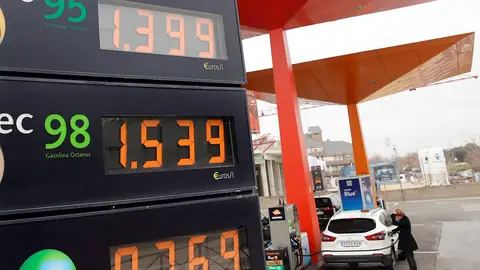 Imagen de recurso de una gasolinera Imagen de recurso de una gasolinera