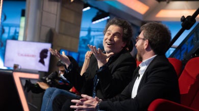 El homenaje de 'El Hormiguero 3.0' a Andrés Calamaro: Niña Pastori, C. Tangana, Pablo López y una decena de famosos interpretan 'Sin documentos'