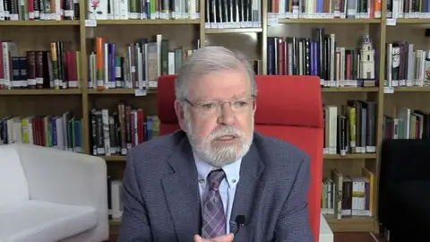 Rodríguez Ibarra reclama un referéndum para que las bases del PSOE decidan sobre los indultos Rodríguez Ibarra reclama un referéndum para que las bases del PSOE decidan sobre los indultos
