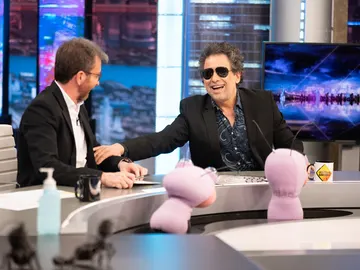 Los mejores consejos de Andrés Calamaro para las futuras estrellas del rock: "El desengaño amoroso se puede rentabilizar un poco" Los mejores consejos de Andrés Calamaro para las futuras estrellas del rock: "El desengaño amoroso se puede rentabilizar un poco"