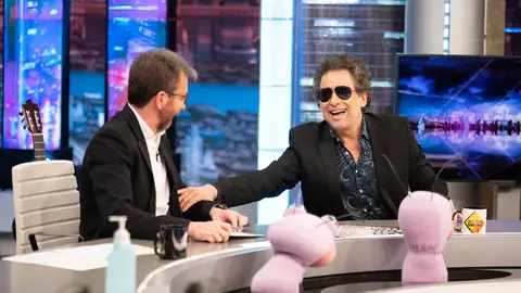 Los mejores consejos de Andrés Calamaro para las futuras estrellas del rock: "El desengaño amoroso se puede rentabilizar un poco" Los mejores consejos de Andrés Calamaro para las futuras estrellas del rock: "El desengaño amoroso se puede rentabilizar un poco"