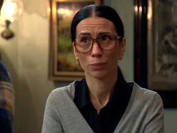 Manolita descubre algo terrible al colarse en el despacho de abogados Manolita descubre algo terrible al colarse en el despacho de abogados