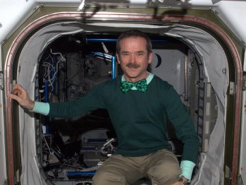 El astronauta Chris Hadfield sobre los ovnis: "No hemos encontrado vida salvo en la Tierra, pero la estamos buscando"