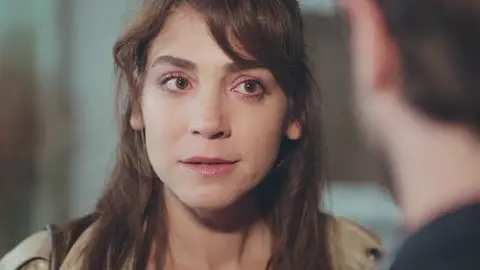 Emre comunica a Ceyda la noticia que tanto teme sobre Arda y la pone en una encrucijada Emre comunica a Ceyda la noticia que tanto teme sobre Arda y la pone en una encrucijada