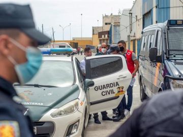 Efectivos de la Guardia Civil en la frontera de Ceuta con Marruecos