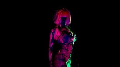 Pura sensualidad: Pilar Rubio eleva la temperatura de 'El Hormiguero 3.0' con un show de luz negra 