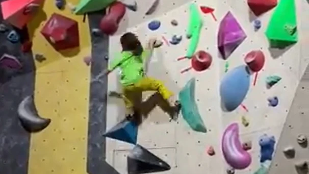 Chen Haitong, la escaladora china de 8 años que ya asombra al mundo de la escalada Chen Haitong, la escaladora china de 8 años que ya asombra al mundo de la escalada