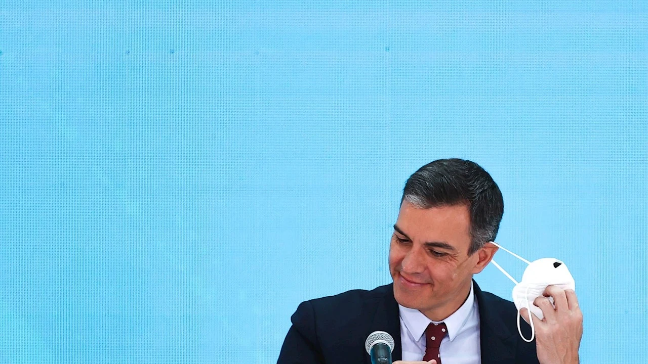 El jefe de Gobierno espa&ntilde;ol, Pedro S&aacute;nchez, durante su encuentro con el presidente argentino, Alberto Fern&aacute;ndez (no en foto), hoy mi&eacute;rcoles en la Casa Rosada en Buenos Aires (Argentina). El presidente de Argentina, Alberto Fern&aacute;ndez, recibi&oacute; este mi&eacute;rcoles en la Casa Rosada al jefe del Gobierno espa&ntilde;ol, Pedro S&aacute;nchez, primer mandatario que visita el pa&iacute;s desde el relevo al frente de la jefatura de Estado argentina