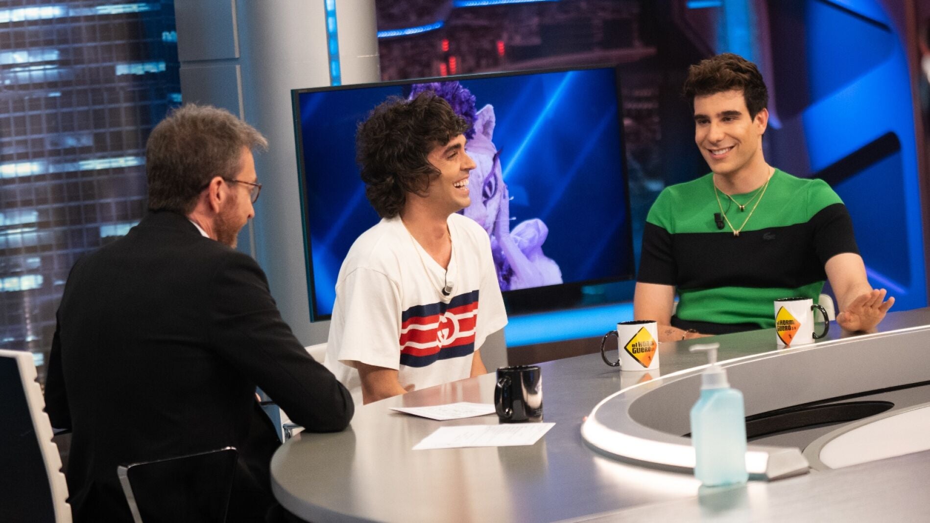 El encuentro de Javier Calvo y Javier Ambrossi con los Reyes: ¡Se han saltado el protocolo!