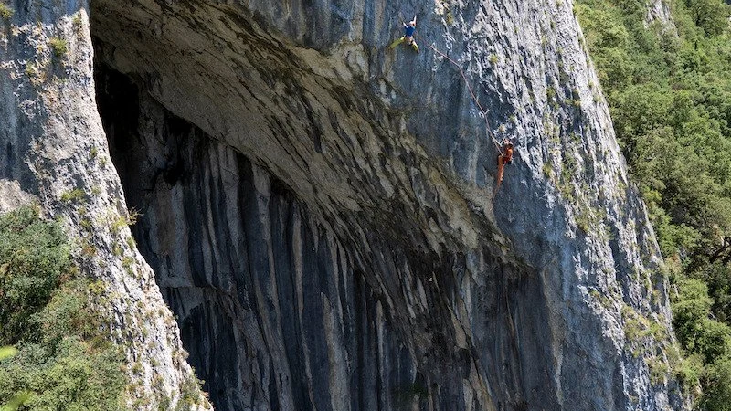 Los hermanos Pou logran la primera ascensi&oacute;n en libre del Arco de la Leze, en &Aacute;lava