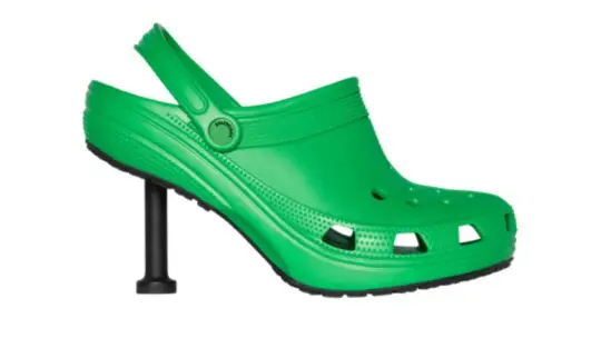 Nueva creaci&oacute;n de la colaboraci&oacute;n de Balenciaga y Crocs.