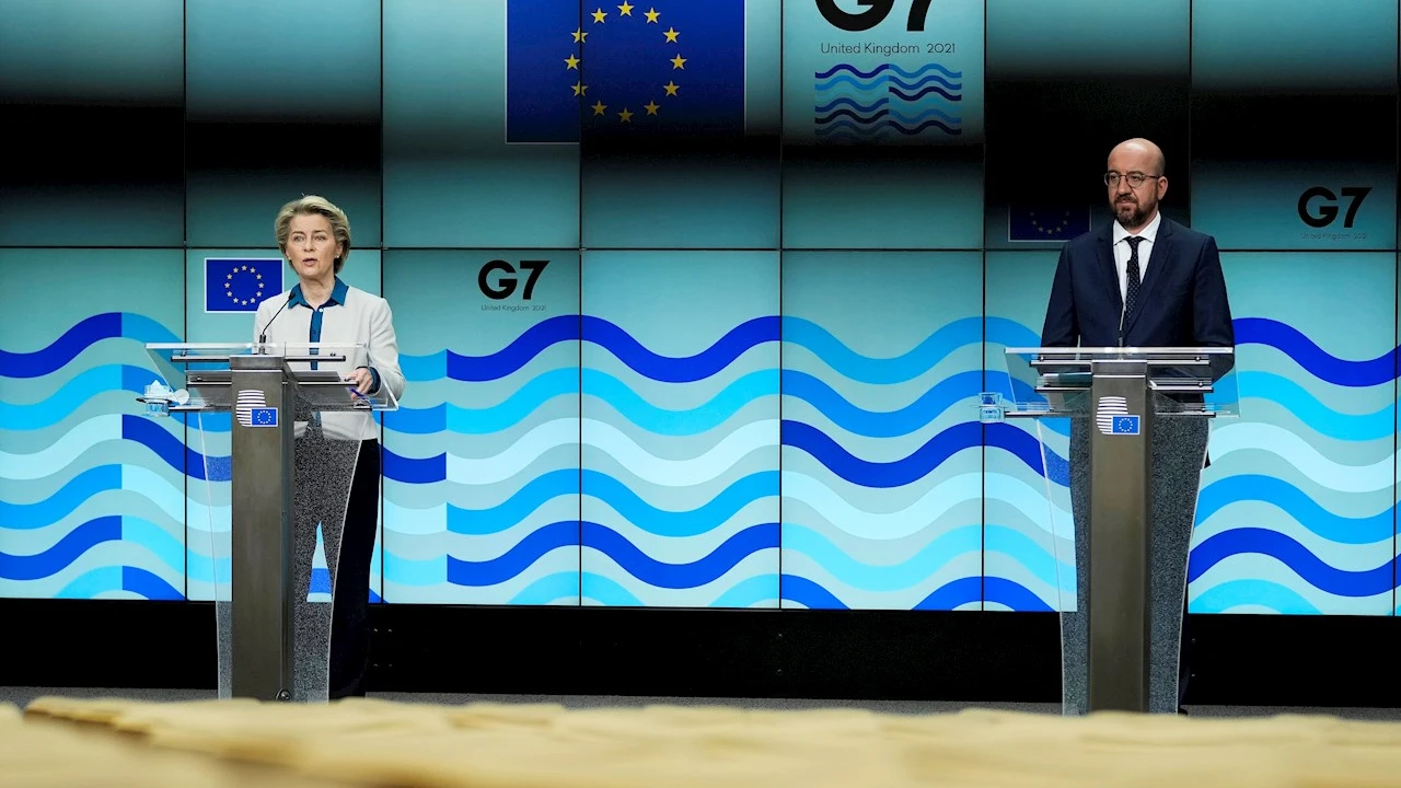 El presidente del Consejo Europeo, Charles Michel y la presidenta de la Comisión Europea, Ursula Von der Leyen, en su comparencia este jueves en Bruselas. El presidente del Consejo Europeo, Charles Michel y la presidenta de la Comisión Europea, Ursula Von der Leyen, en su comparencia este jueves en Bruselas.