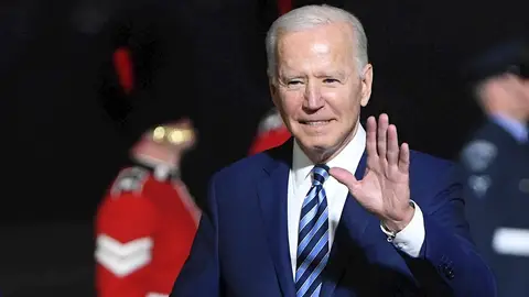 El presidente de EEUU, Joe Biden, a su llegada al aeropuerto de Cornualles, Reino Unido El presidente de EEUU, Joe Biden, a su llegada al aeropuerto de Cornualles, Reino Unido
