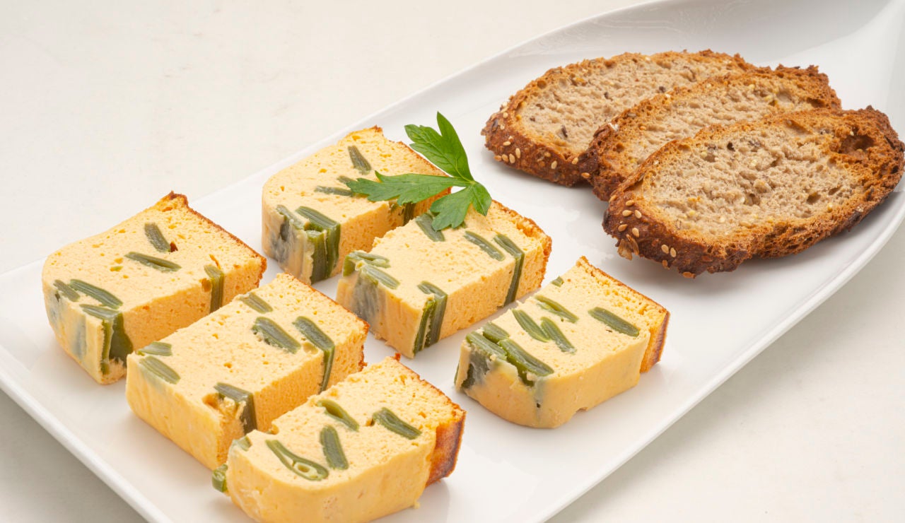 Una receta “completa y fácil de hacer”: pastel de judías verdes y salmón, de Karlos Arguiñano