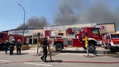 Un incendio afecta a 3 naves en un polígono industrial de Seseña, en Toledo