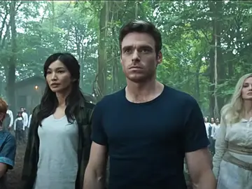 Gemma Chan, Richard Madden y Angelina Jolie en 'Eternals' Gemma Chan, Richard Madden y Angelina Jolie en 'Eternals'