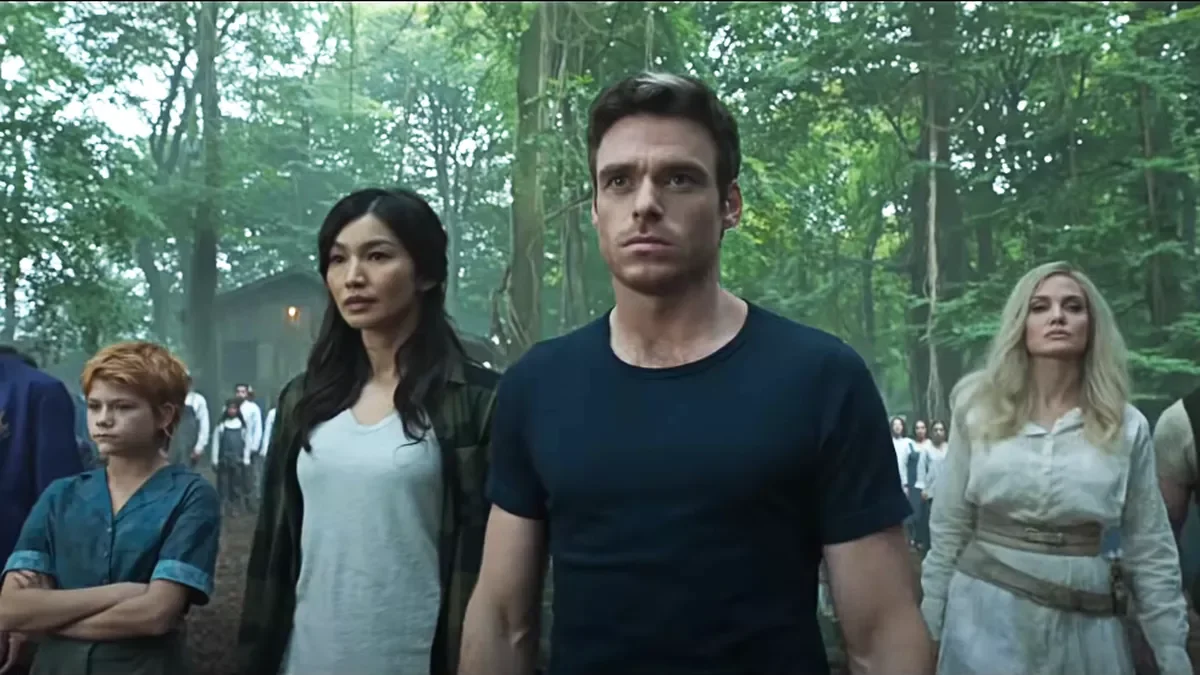 Gemma Chan, Richard Madden y Angelina Jolie en 'Eternals'
