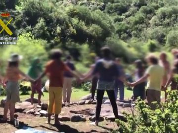 La Guardia Civil tramita 76 denuncias contra la Familia Arcoíris, el grupo hippies acampado en La Rioja