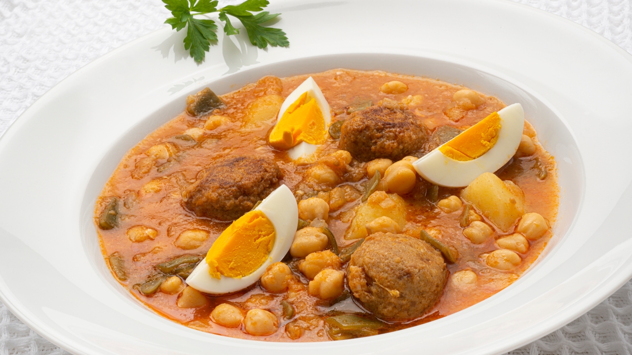 Receta Fácil De Karlos Arguiñano Potaje De Garbanzos Con Relleno<script async src=