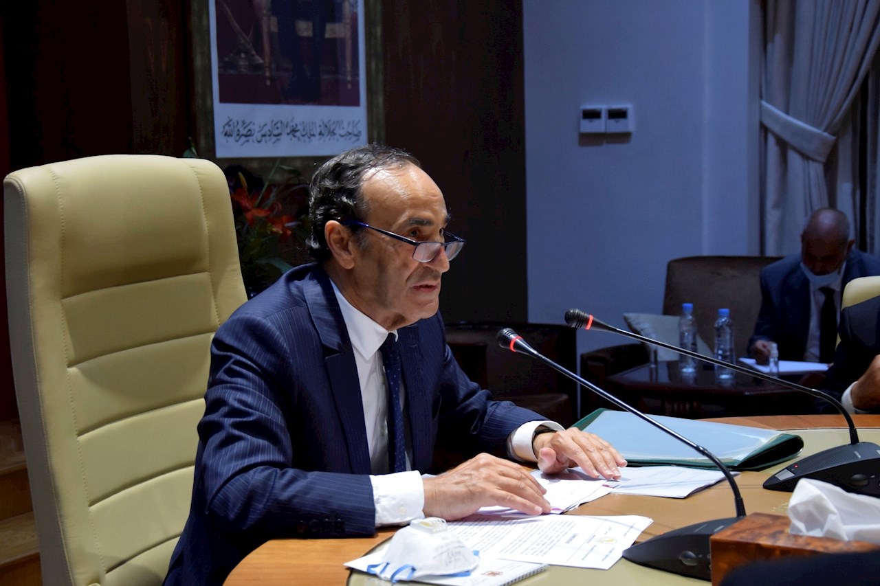 El presidente de la Cámara de Representantes marroquí, Habib el Malki, durante una reunión extraordinaria convocada hoy jueves en Rabat para estudiar con los grupos parlamentarios el resultado de la resolución votada horas antes por el Parlamento Europeo