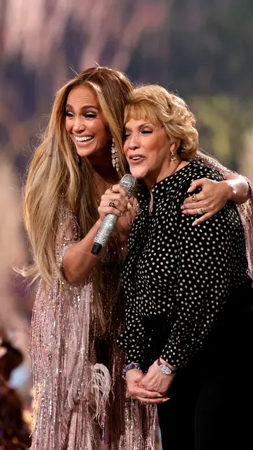 Jennifer Lopez y su madre Guadalupe Rodríguez Jennifer Lopez y su madre Guadalupe Rodríguez