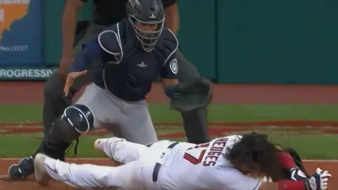 Increíble bolazo a un jugador de béisbol Increíble bolazo a un jugador de béisbol