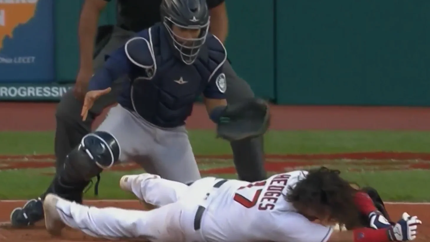 Increíble bolazo a un jugador de béisbol Increíble bolazo a un jugador de béisbol