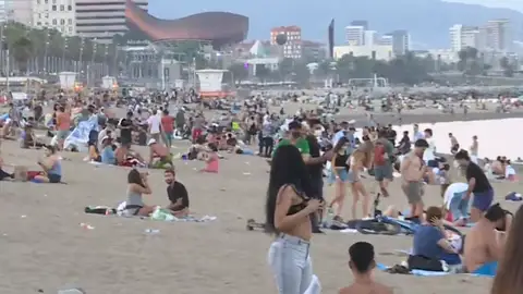 Galicia estudia cerrar playas y parques a media noche Galicia estudia cerrar playas y parques a media noche