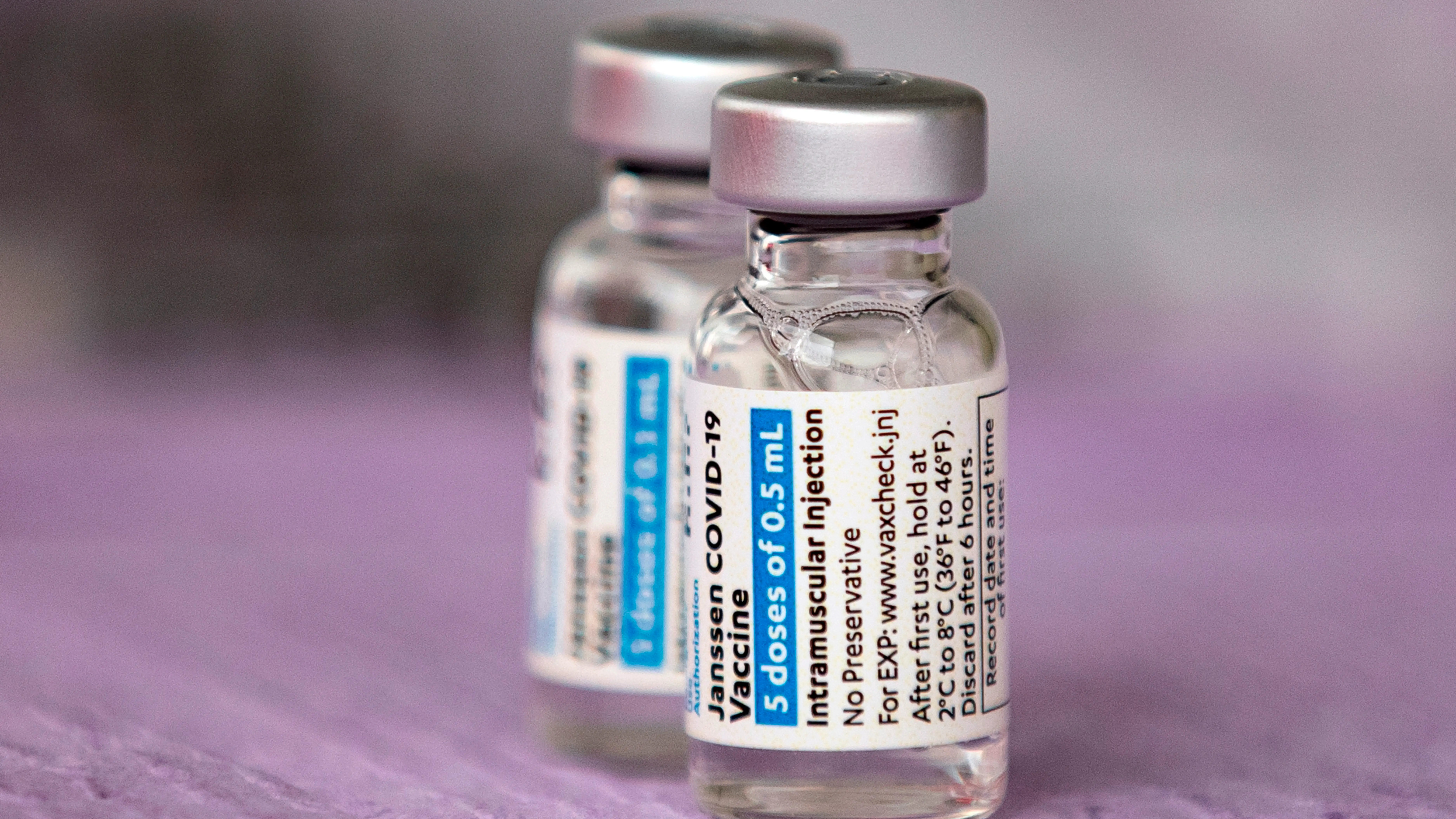 Dos viales de la vacuna contra el coronavirus de Janssen Dos viales de la vacuna contra el coronavirus de Janssen