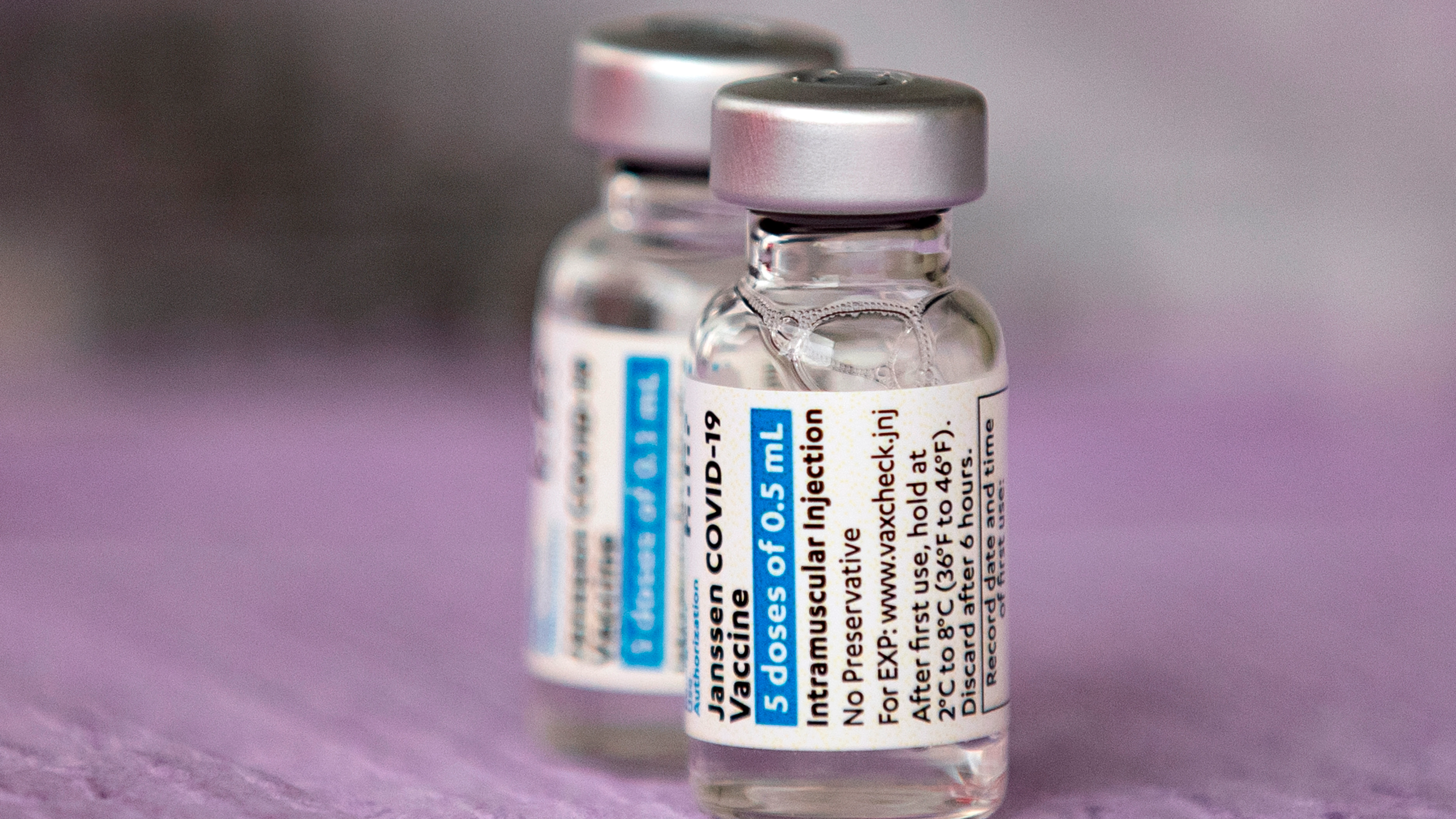 Dos viales de la vacuna contra el coronavirus de Janssen Dos viales de la vacuna contra el coronavirus de Janssen
