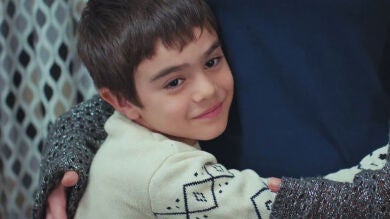 La familia de Metehan Parilti tras las cámaras de 'Mujer': descubre al actor que da vida al hijo biológico de Ceyda