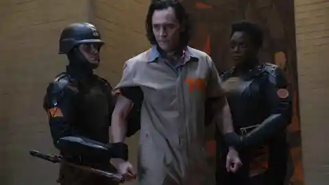 Los actores Tom Hiddleston (c) y Wunmi Mosaku (d), en una imagen promocional de la serie 'Loki' Los actores Tom Hiddleston (c) y Wunmi Mosaku (d), en una imagen promocional de la serie 'Loki'