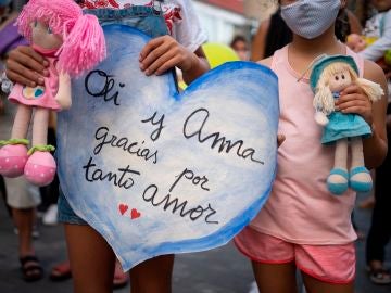 Carta de agradecimiento de Beatriz, la madre de las niñas de Tenerife: "Como madre me duele en el alma no poderles haber salvado la vida"