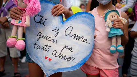 Carta de agradecimiento de Beatriz, la madre de las niñas de Tenerife: "Como madre me duele en el alma no poderles haber salvado la vida" Carta de agradecimiento de Beatriz, la madre de las niñas de Tenerife: "Como madre me duele en el alma no poderles haber salvado la vida"