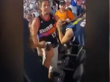 Pelea en un partido de la NBA Pelea en un partido de la NBA