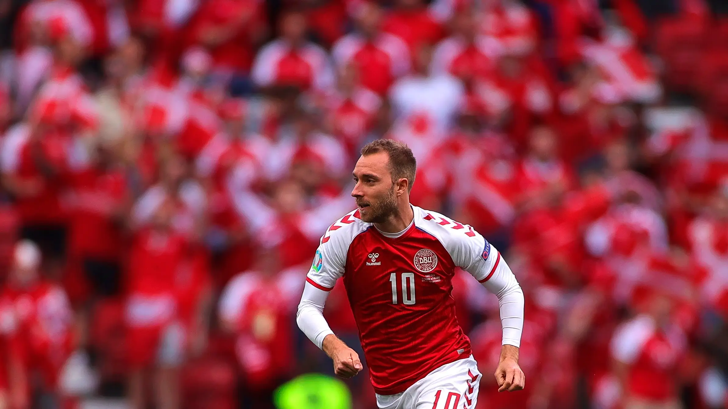 El médico que salvó a Eriksen: "De repente, su corazón se detuvo" El médico que salvó a Eriksen: "De repente, su corazón se detuvo"