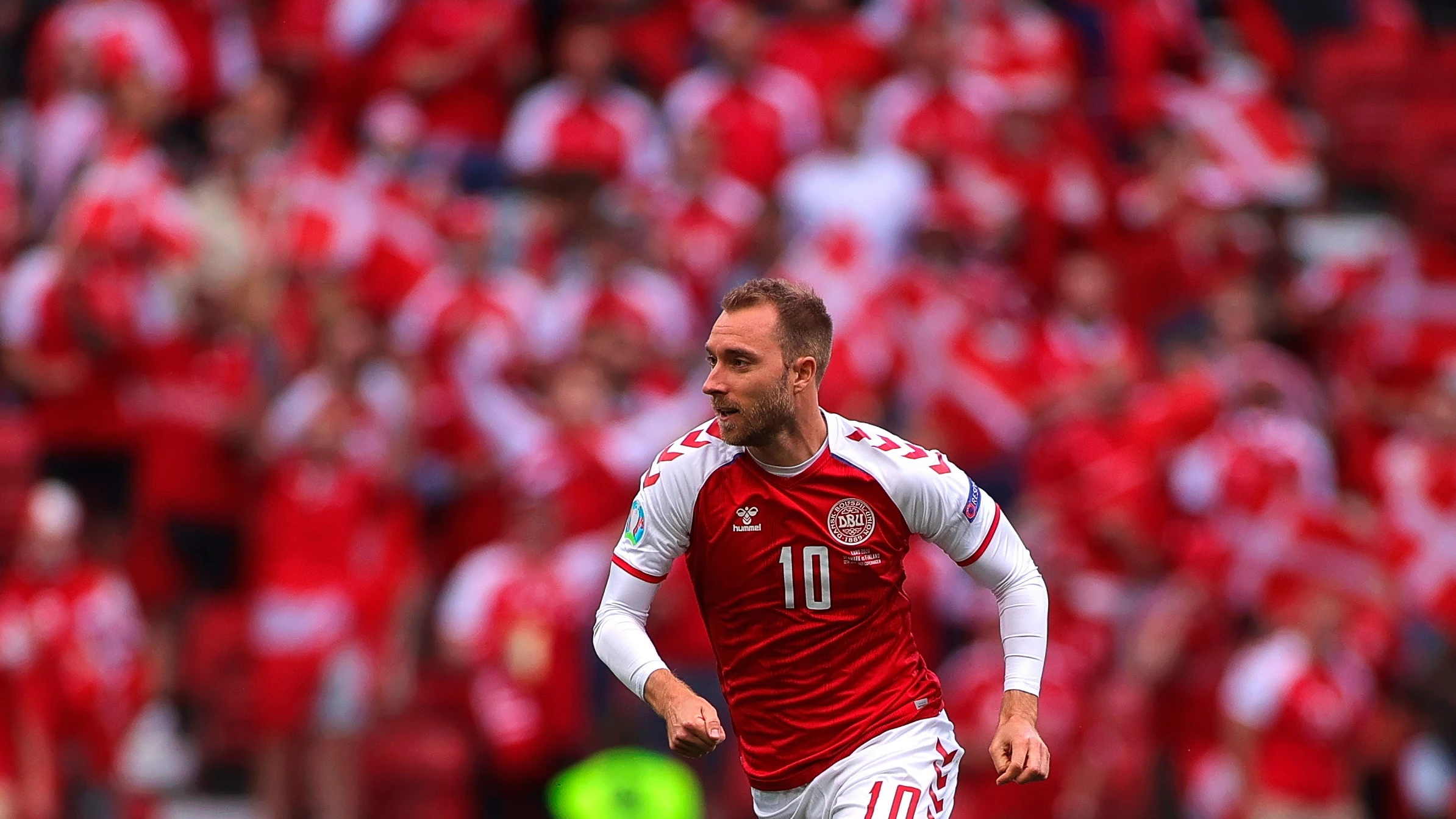 El médico que salvó a Eriksen: "De repente, su corazón se detuvo" El médico que salvó a Eriksen: "De repente, su corazón se detuvo"