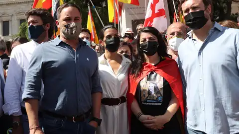 Santiago Abascal en la manifestación de Colón: "Los indultos son una traición" Santiago Abascal en la manifestación de Colón: "Los indultos son una traición"