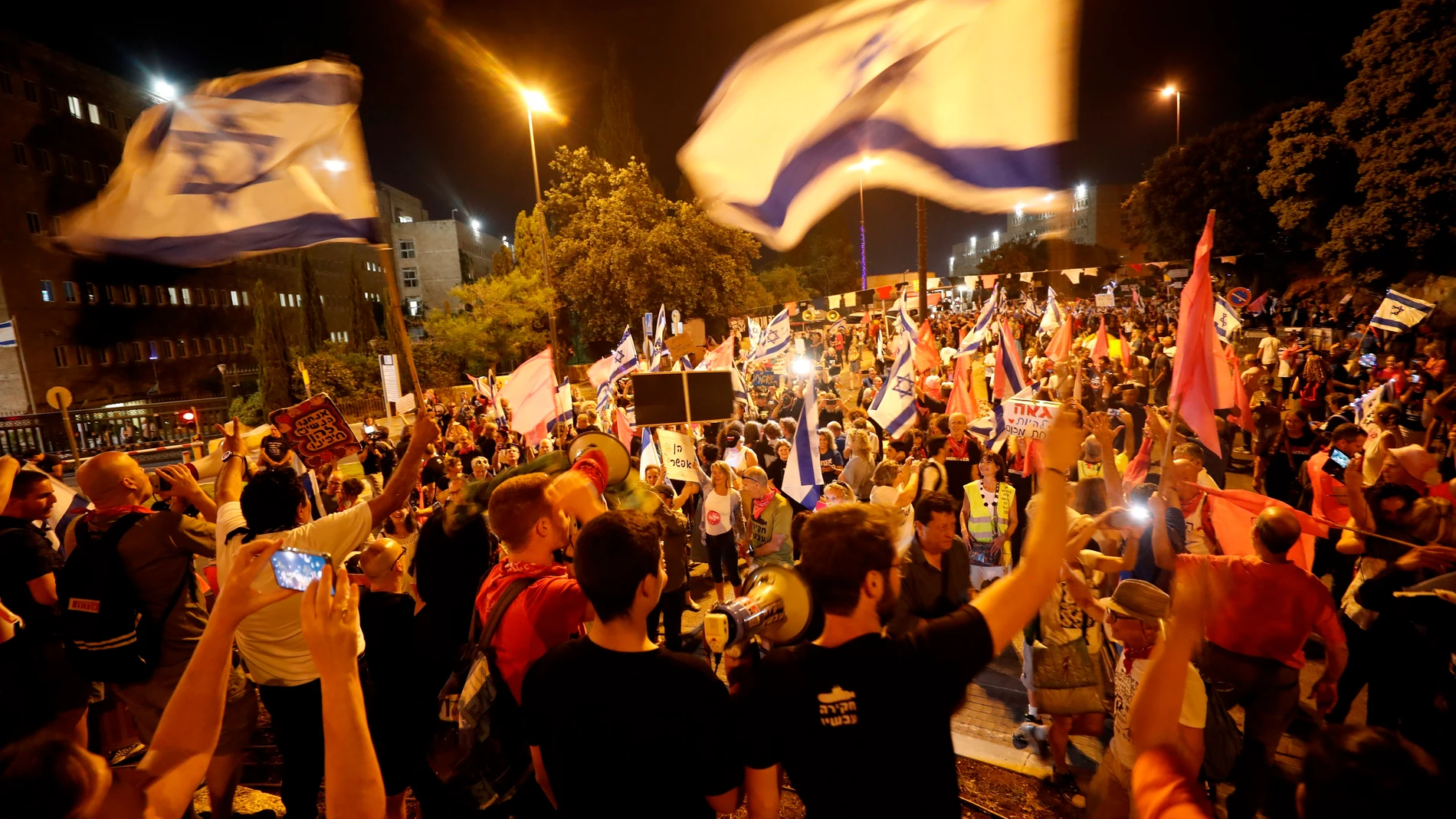 El "Gobierno del cambio" en Israel envía a la oposición a Netanyahu tras 12 años como primer ministro El "Gobierno del cambio" en Israel envía a la oposición a Netanyahu tras 12 años como primer ministro