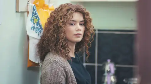 Avance de ‘Mujer’: Sirin, cada vez más sola, sufre la indiferencia de Enver Avance de ‘Mujer’: Sirin, cada vez más sola, sufre la indiferencia de Enver