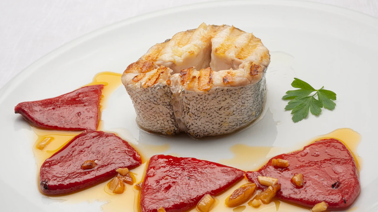 La receta 'homenaje' de Karlos Arguiñano: merluza a la ... image of La receta 'homenaje' de Karlos Arguiñano: merluza a la ...