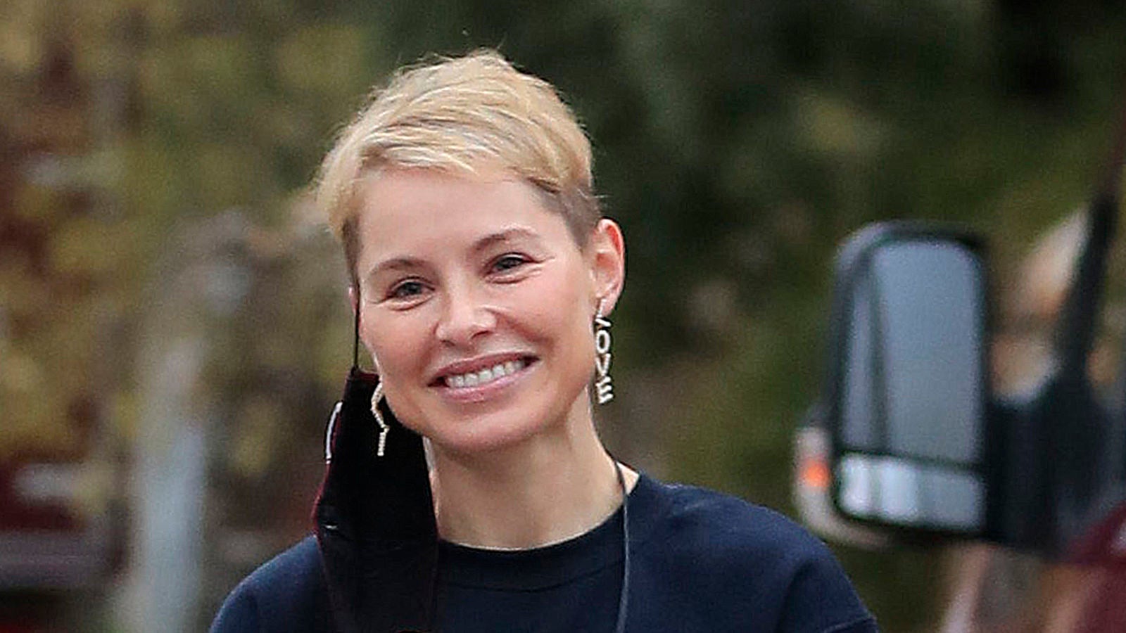 Soraya Arnelas enseña cómo se le nota ya la tripita a los 5 meses de embarazo