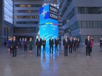 Foto líderes en la Cumbre de la OTAN