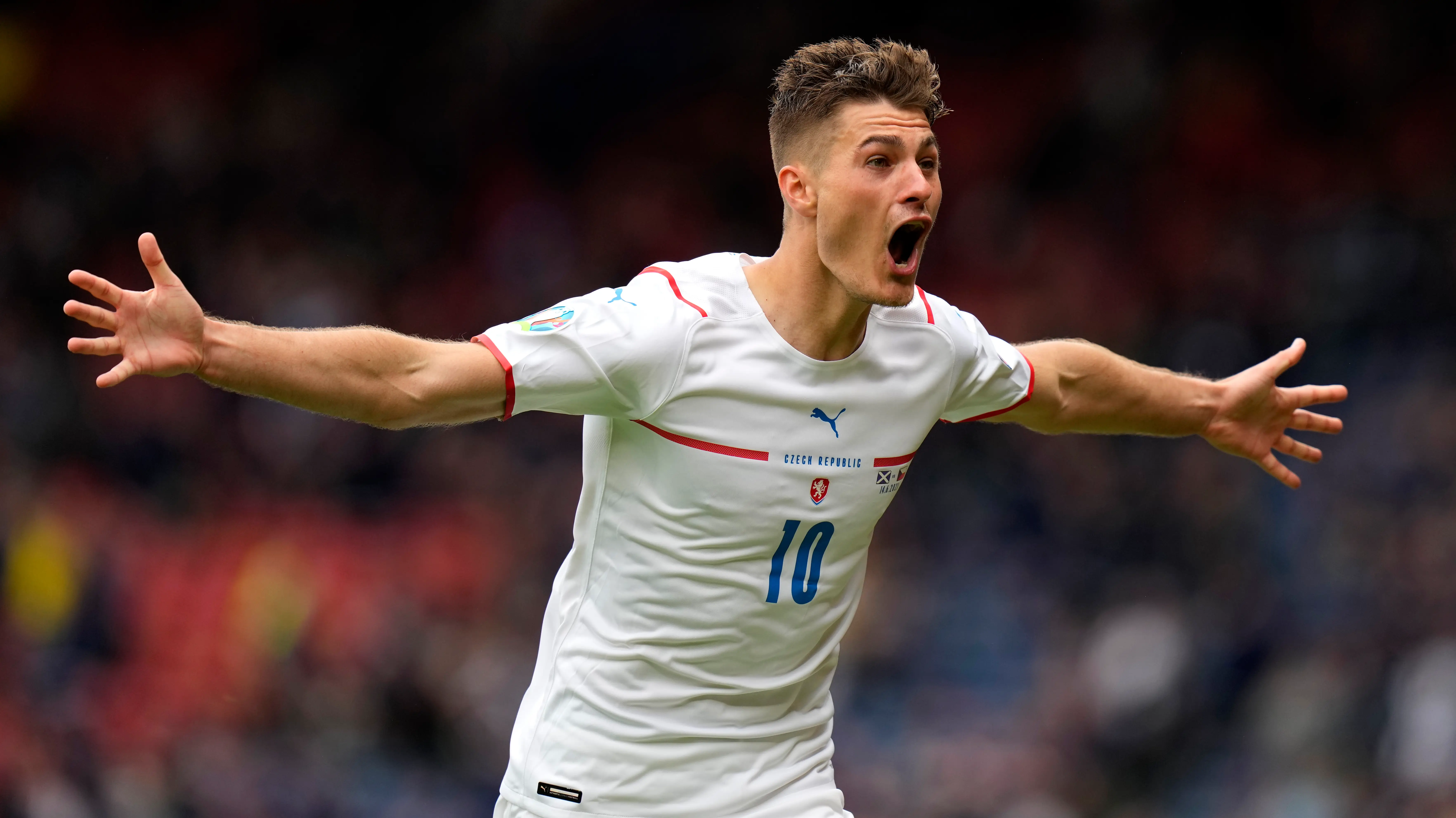 La barbaridad de Patrik Schick al primer toque desde el centro del campo... ¿El mejor gol de la Eurocopa? La barbaridad de Patrik Schick al primer toque desde el centro del campo... ¿El mejor gol de la Eurocopa?
