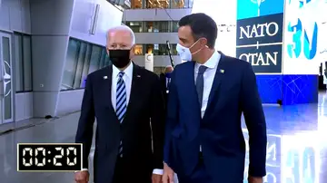 Sánchez y Biden mantienen un encuentro de apenas 50 segundos mientras caminan hacia la sala de conferencias de la OTAN