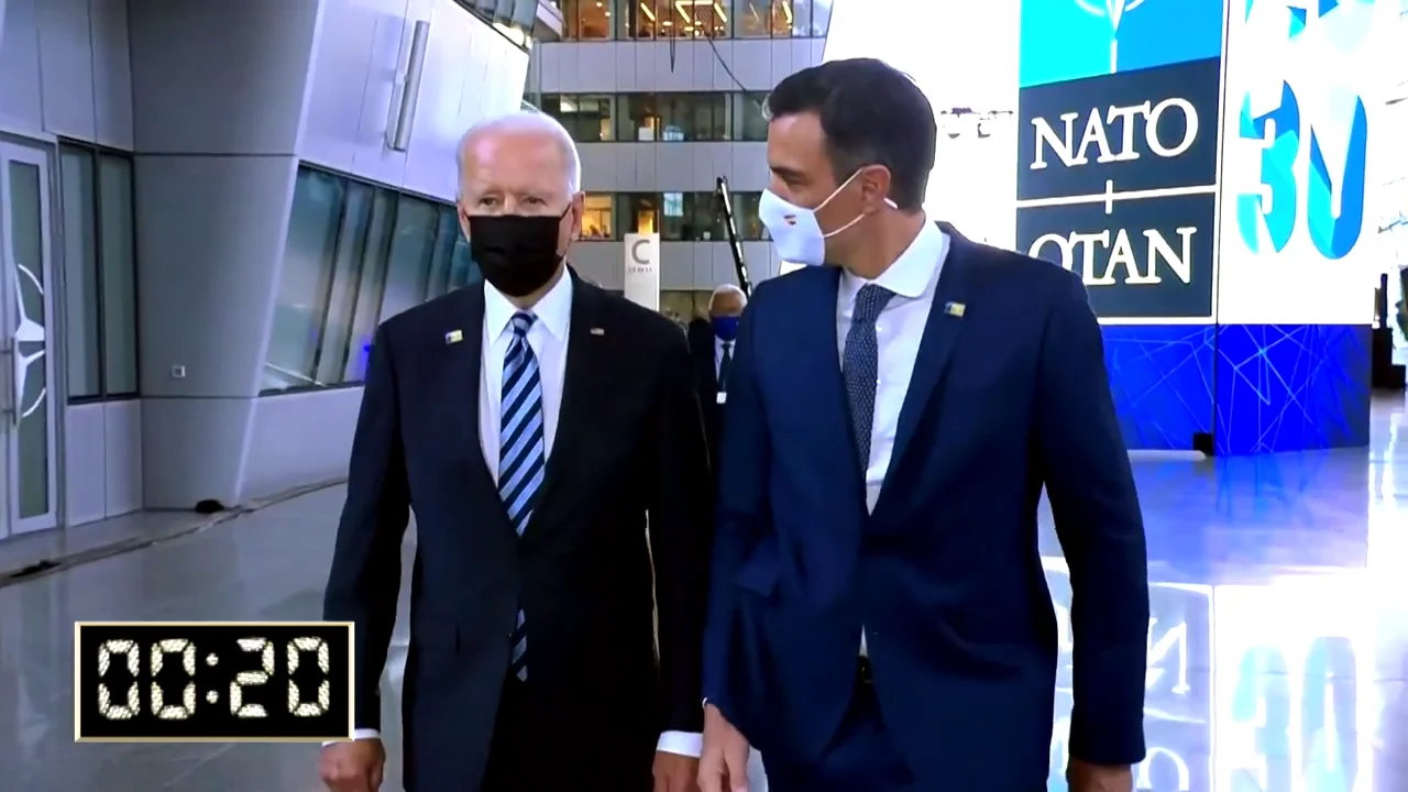 Sánchez y Biden mantienen un encuentro de apenas 50 segundos mientras caminan hacia la sala de conferencias de la OTAN Sánchez y Biden mantienen un encuentro de apenas 50 segundos mientras caminan hacia la sala de conferencias de la OTAN