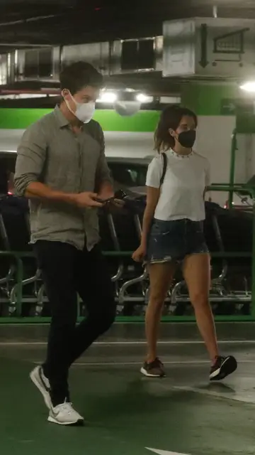 María Pedraza y Álex González en un parking de un conocido centro comercial María Pedraza y Álex González en un parking de un conocido centro comercial