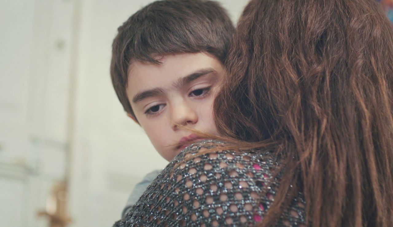 Ceyda pasa del enfado a la ternura con Satilmis al descubrir lo que ha hecho por Arda Ceyda pasa del enfado a la ternura con Satilmis al descubrir lo que ha hecho por Arda