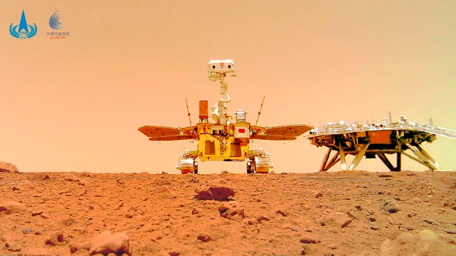 China publica una imagen panorámica y varias imágenes en color de la superficie de Marte