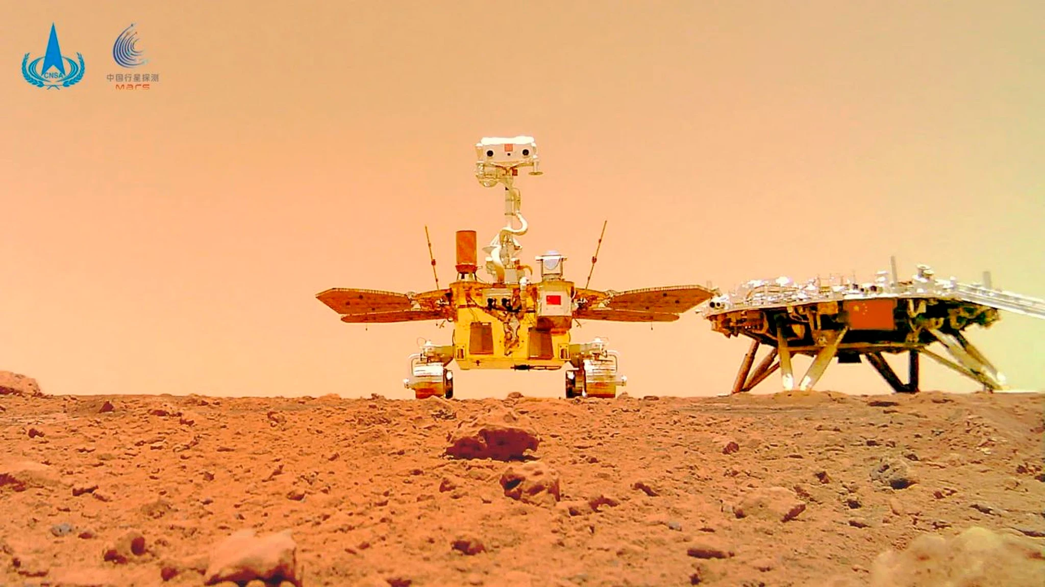 China publica una una imagen panorámica y varias imágenes en color de la superficie de Marte China publica una una imagen panorámica y varias imágenes en color de la superficie de Marte